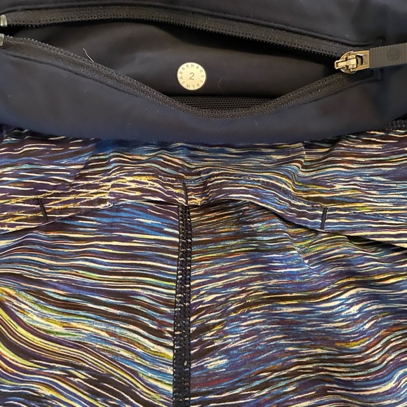 Lululemon Speed up low rise short 2.5 size 2 - Picture 3 of 3